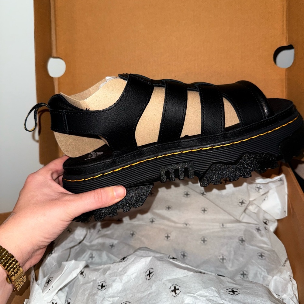 Dr. Martens Mattison platform sandals / size 9